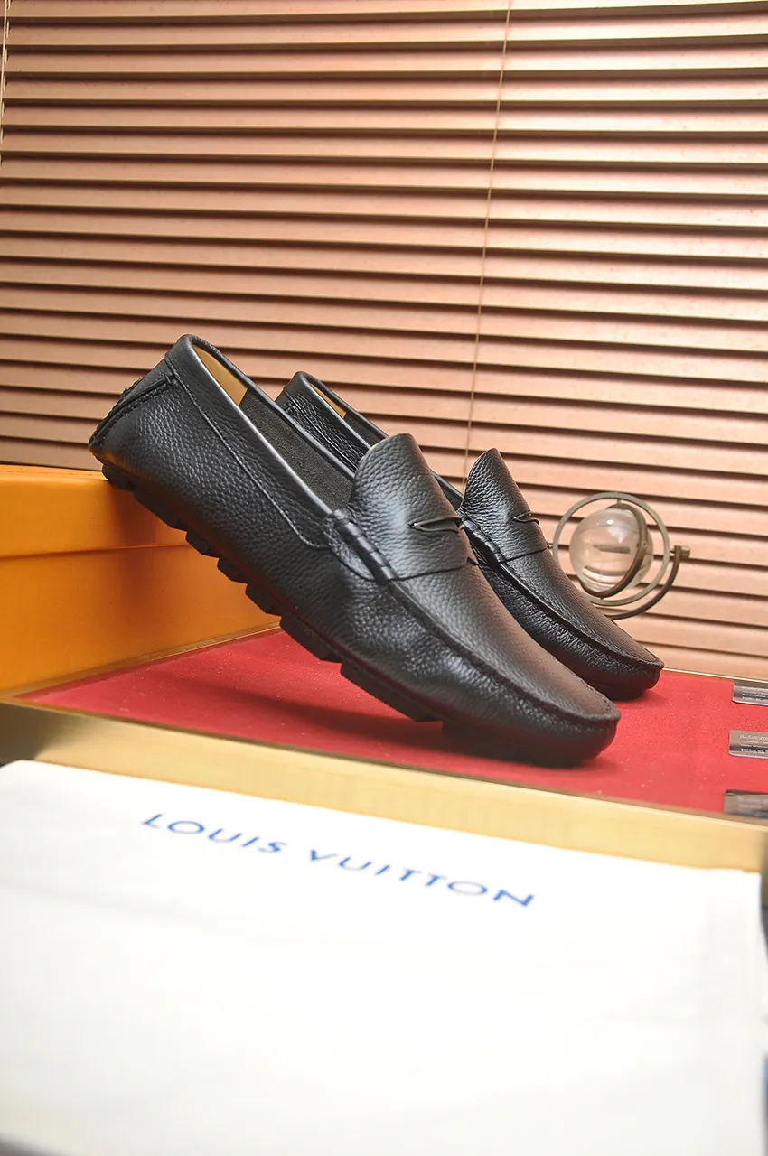 Men's men's shoes 💰420💶 [LV Doudou shoes] (water-dyed cowhide lining) new model is on the market, available on the official website. The new Doudou shoes are processed into single-color materials, and the uppers are made of imported horsehide leather. The body of the shoe is fully hemmed with mark thread, and is lined with imported original cowhide leather. The elegant shoe shape is super suitable for all-matching, and the size is 38-44.